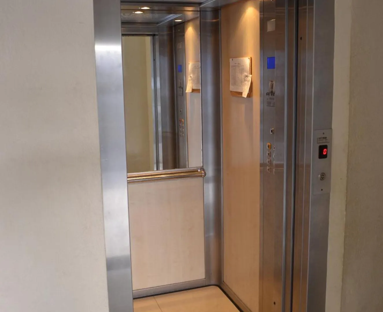 Elpidas Houses 2 Private Parking テッサロニキ アパート